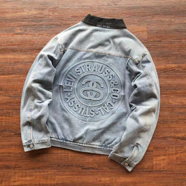 CHAQUETA DE DENIM TRUCKER CON GRABADO STUSSY X LEVIS