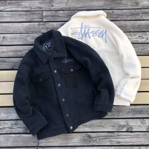 Stussy sudadera con capucha de forro polar con logo estampado en blanco y negro