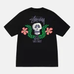 Camiseta con escudo de calavera negro